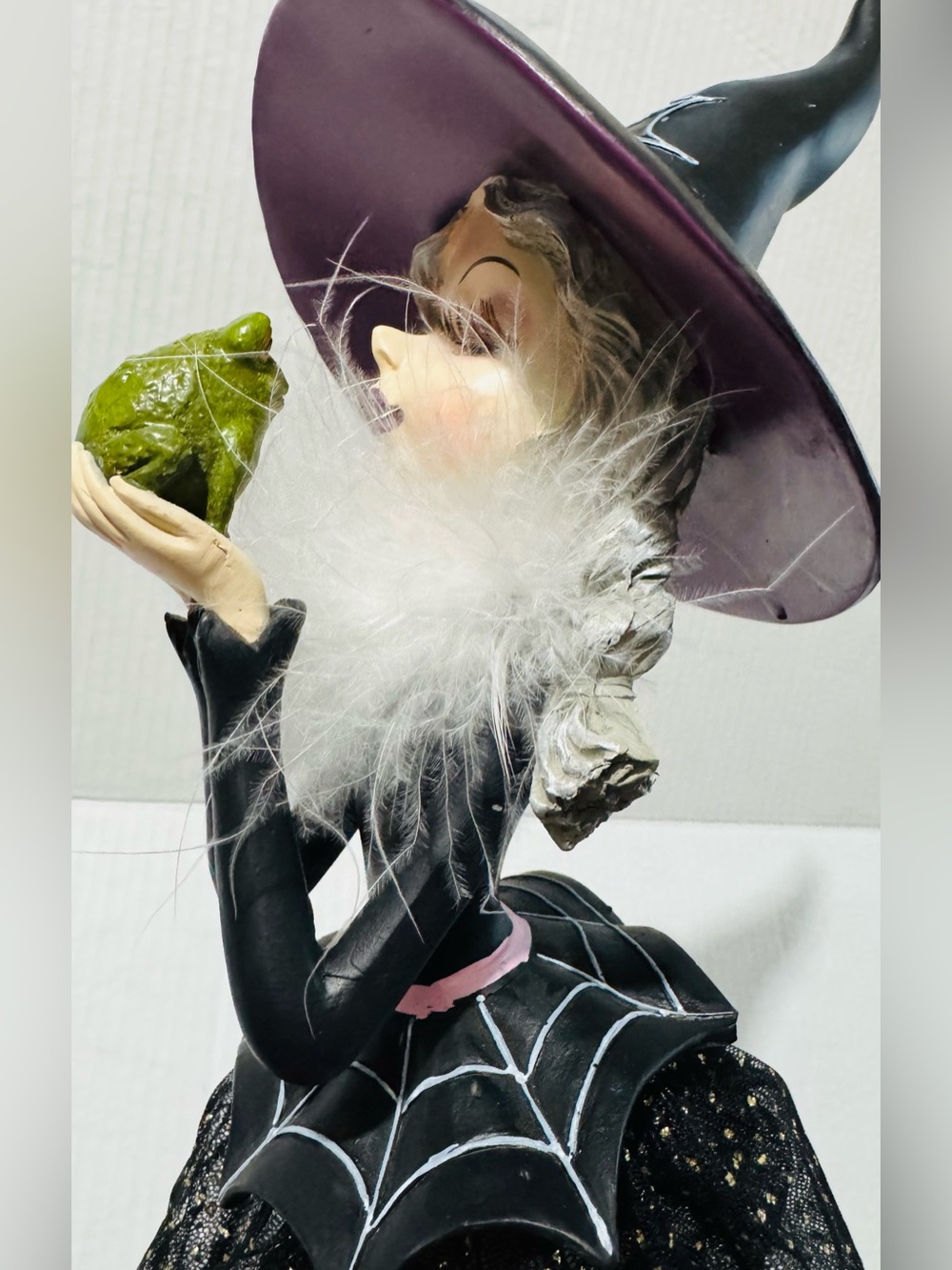 Witch kissing frog BNWT - Picture 8 of 9